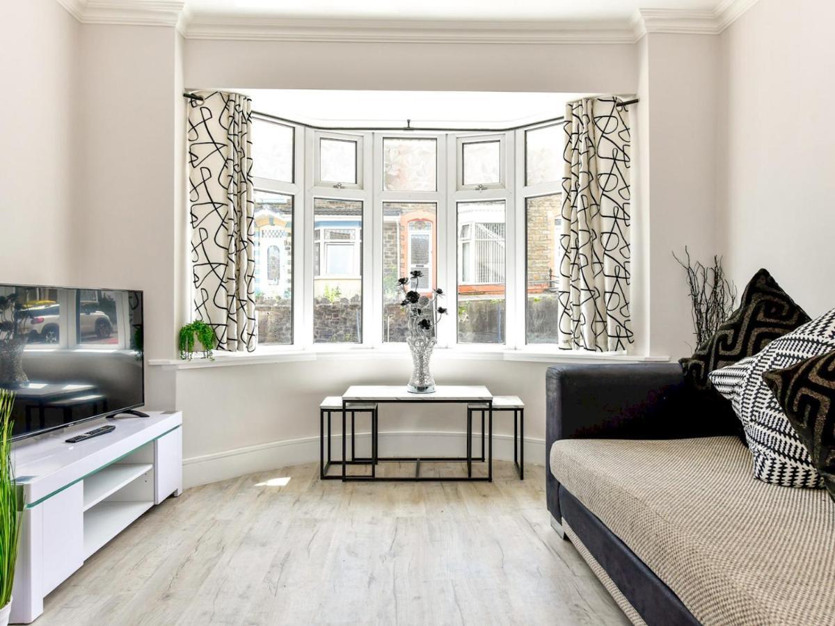 Pass The Keys Newly Refurbished Modern Bungalow - Pets Welcome Villa สวอนซี ภายนอก รูปภาพ