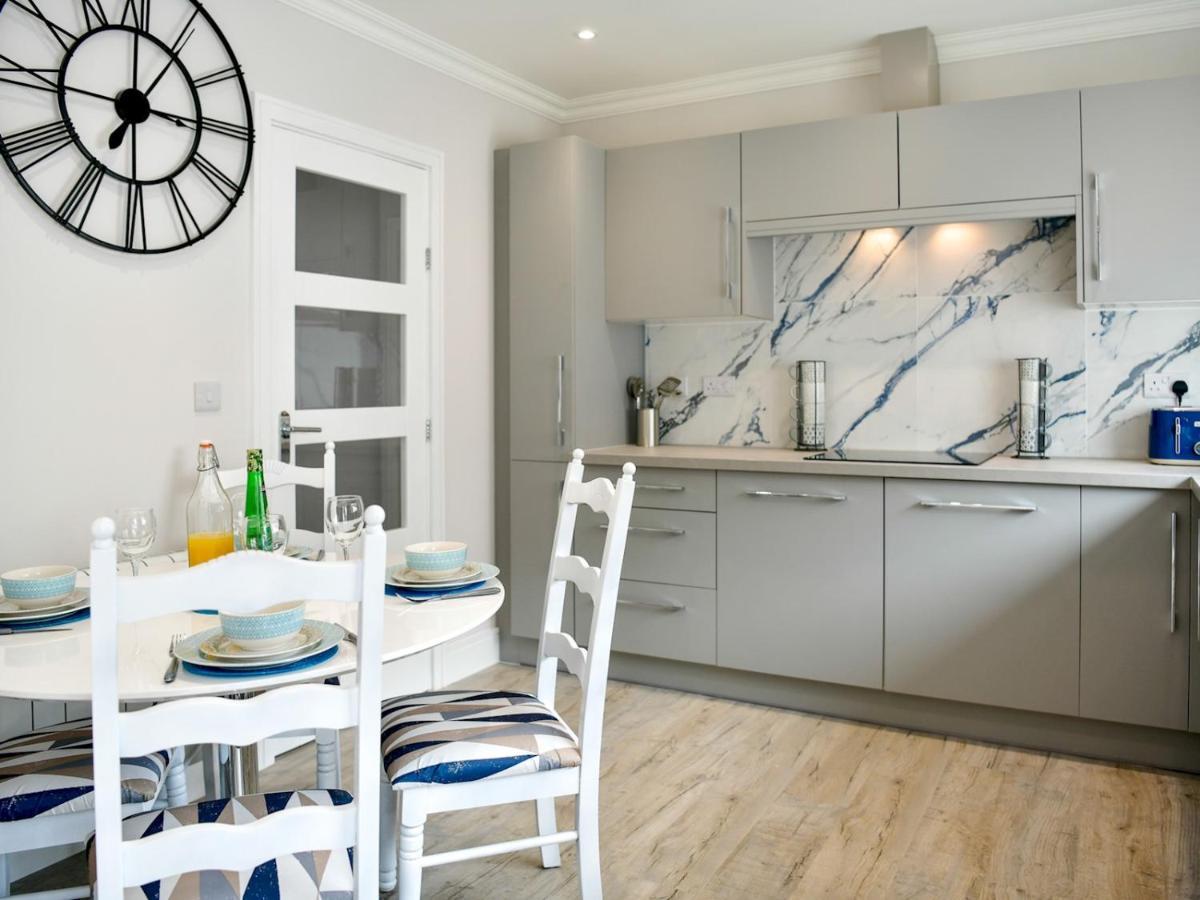 Pass The Keys Newly Refurbished Modern Bungalow - Pets Welcome Villa สวอนซี ภายนอก รูปภาพ