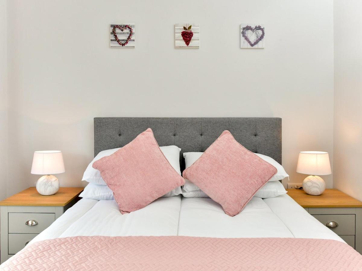 Pass The Keys Newly Refurbished Modern Bungalow - Pets Welcome Villa สวอนซี ภายนอก รูปภาพ
