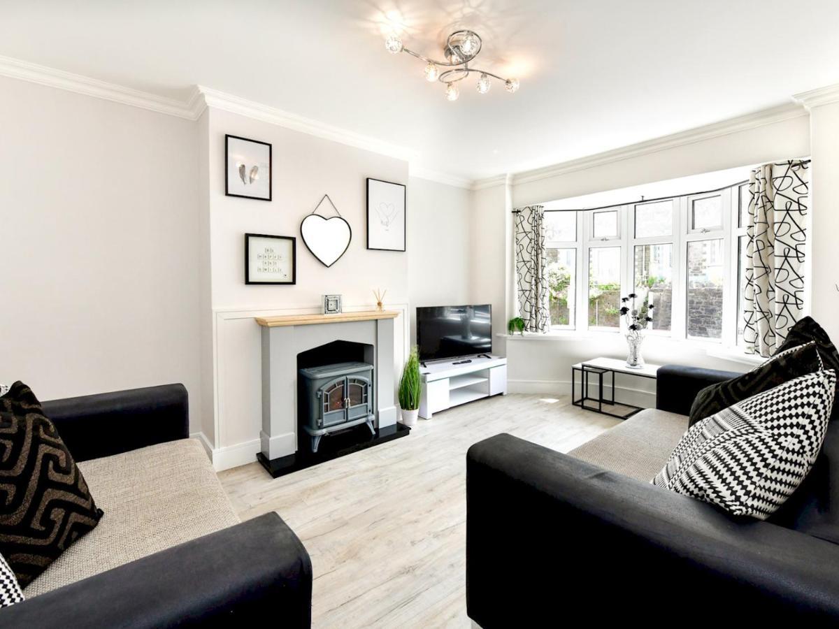Pass The Keys Newly Refurbished Modern Bungalow - Pets Welcome Villa สวอนซี ภายนอก รูปภาพ