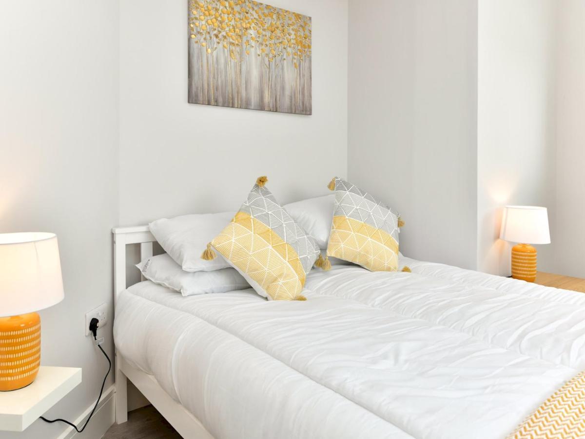 Pass The Keys Newly Refurbished Modern Bungalow - Pets Welcome Villa สวอนซี ภายนอก รูปภาพ